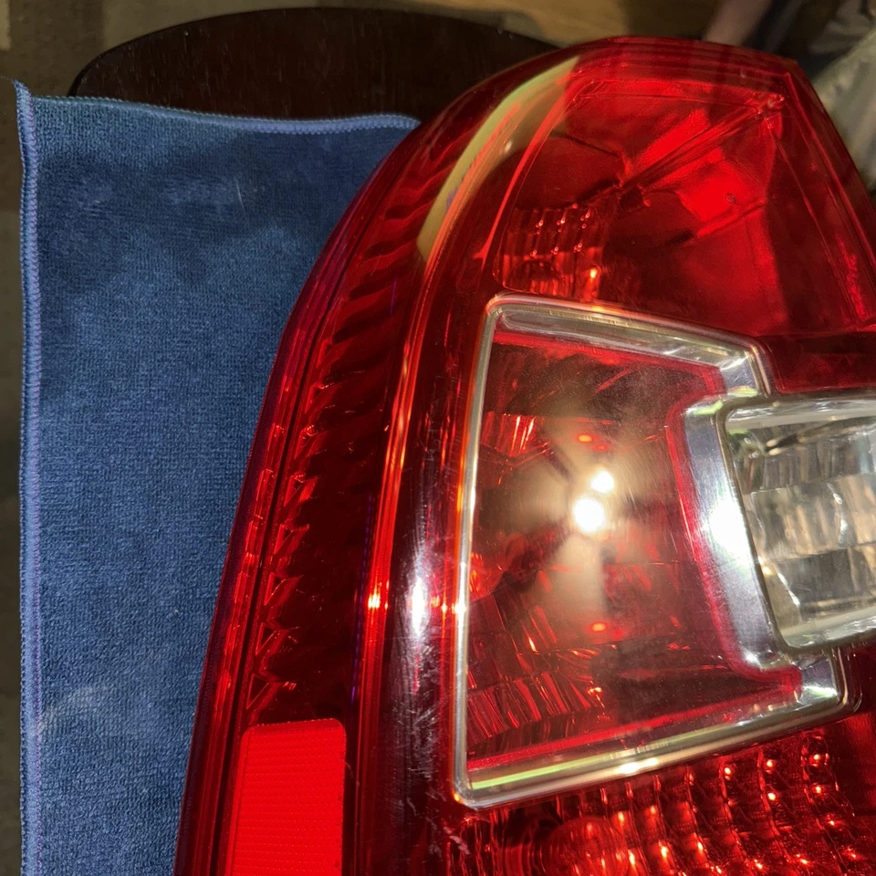 Luz trasera izquierda conductor Kia Sportage 2009-2010 Foto 3 de 4