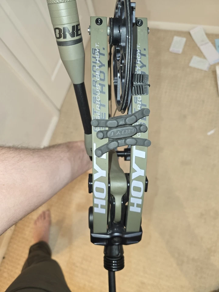 Hoyt Carbon RX-7 Ultra - 70 lb diestro - verde salvaje con todos los accesorios Foto 4 de 4