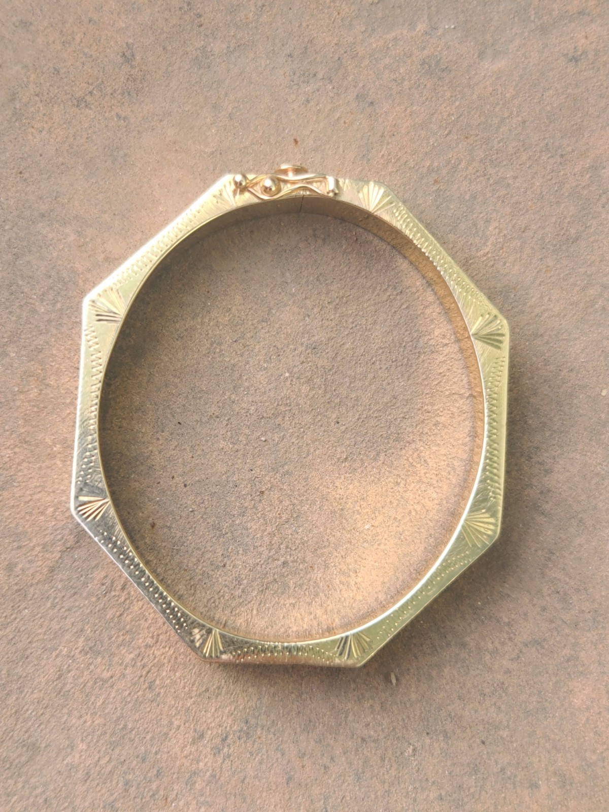 14k Solid Yellow Gold Hinged Octogonal Bangle 6" … - image 3