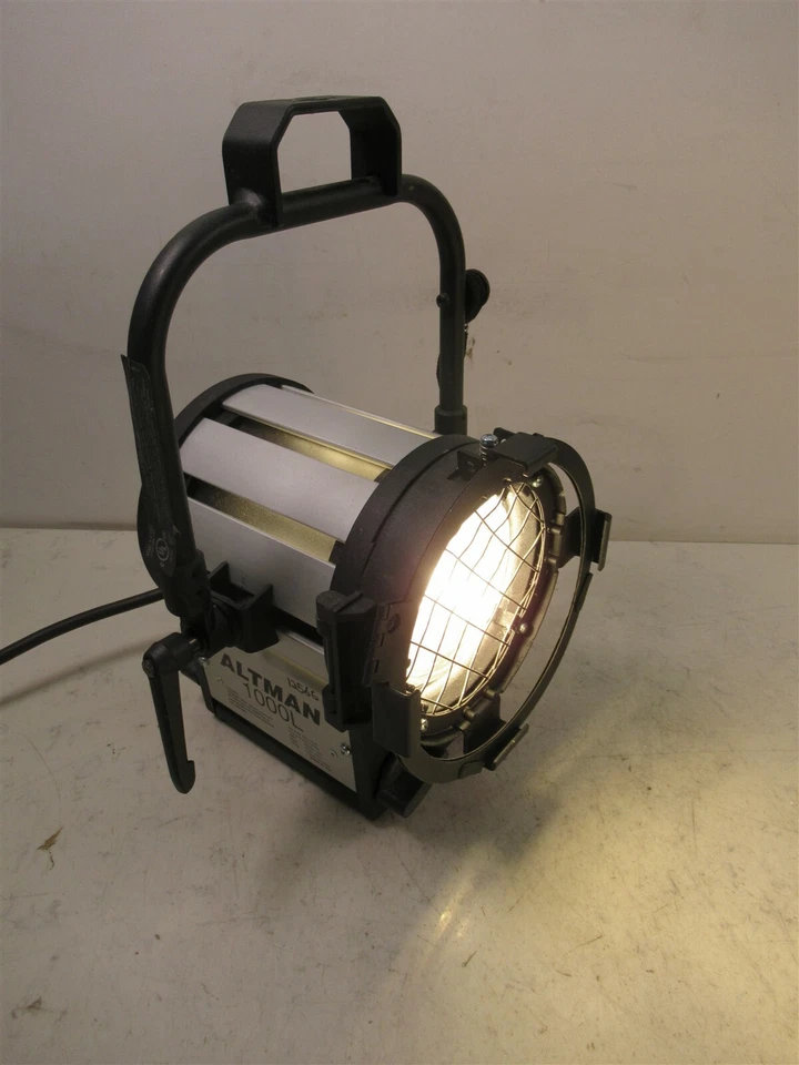 Altman 1000L Fresnel Stage Studio Light Professional Theater Fixture 1000 Watt - Image 2 of 4