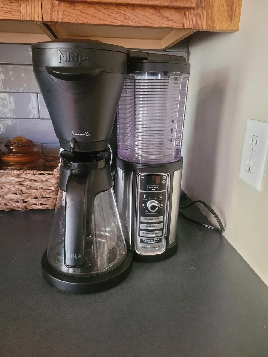 Cafetera Ninja con barra de café, 10 tazas CF020, CF021