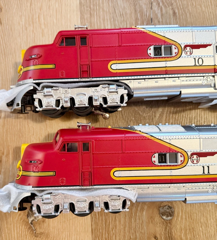 K-Line Lionel 0/027 gauge Santa Fe Diesel Locomotives #10 & #11 - NEW - Image 2 of 4