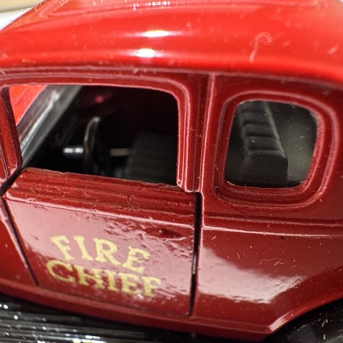 Model Power 9671 Ford 1932 Coupe Fire Chief Car 1:43 Diecast - Picture 12 of 24