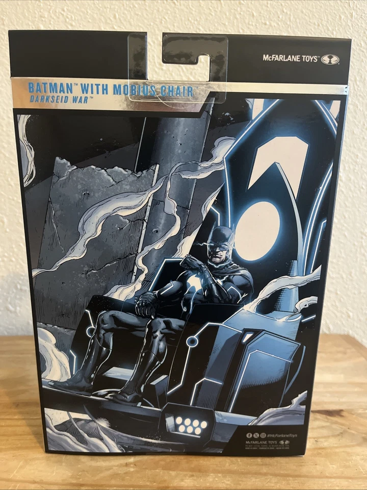 Silla McFarlane Toy DC Multiverse Edición Coleccionista Darkseid War Batman y Mobius Foto 3 de 4