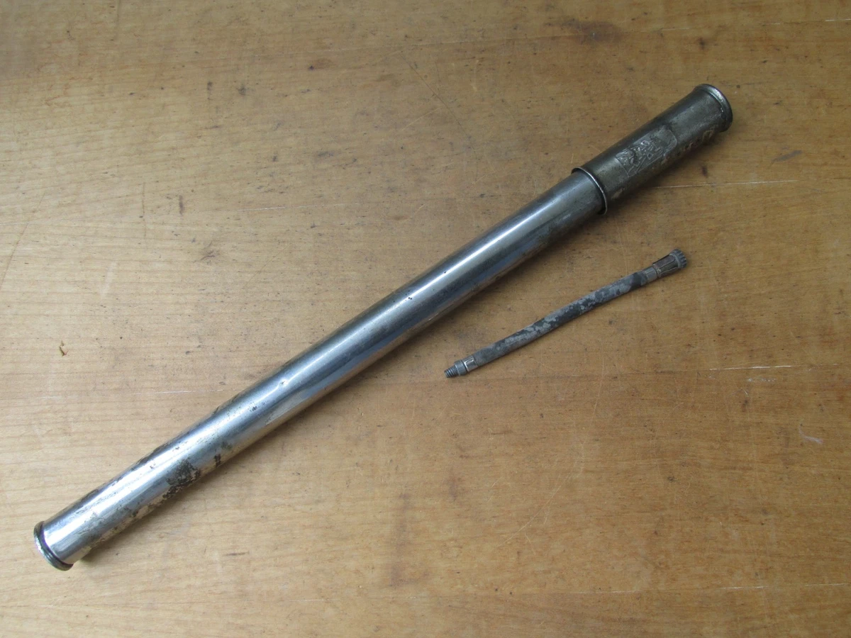 Une belle et ancienne pompe à vélo . (D'occasion) à Morges pour CHF 10 Une belle et ancienne pompe à vélo . (D'occasion) à Morges pour CHF 10