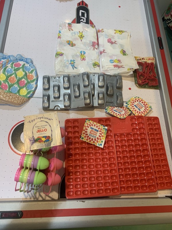 Lot 14 VTG JELL-O Jigglers Easter Egg, Jellybean, Nascar, Zoo animal Molds Read!