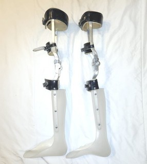 KAFO Paar orthopädische Beinschienen Orthese m. beidseitig. Kniesperre leg brace