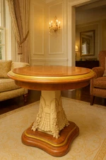 Elegant Round Accent Table – Luxurious Classic Design