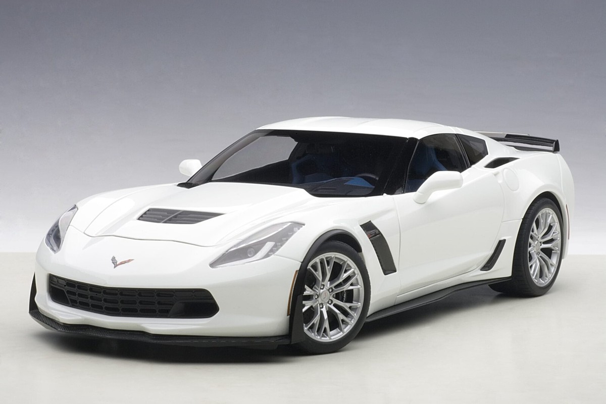 【美品】AUTOart1/18CORVETTE C7.R24HRS 2016 2016 CHEVROLET CORVETTE COUPE C7 ARTIC WHITE 1:18 by AUTOart 71261