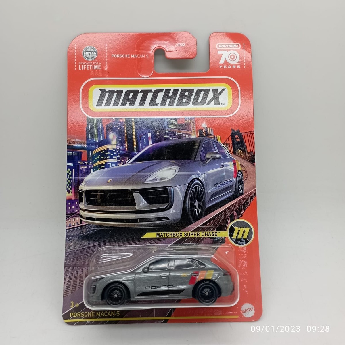 マッチボックス ベーシックカー ポルシェ マカン S スーパーチェイス