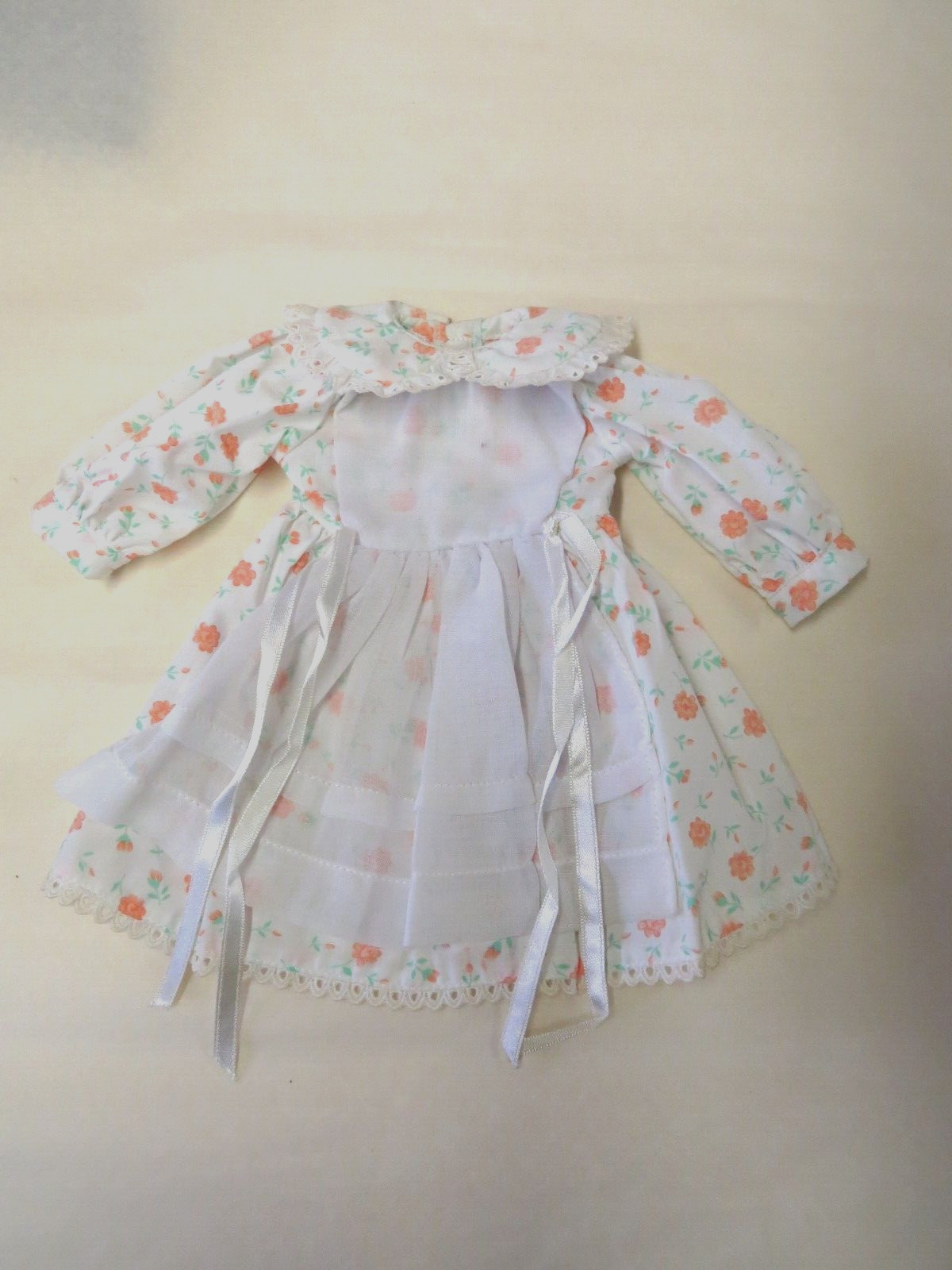 Habit poupée ancienne de collection 45 cm en satin et dentelle de Calais - Réf 33/21