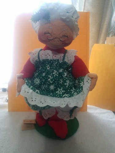 Annalee Mrs. Santa Claus Card Holder Doll 1988. Tag