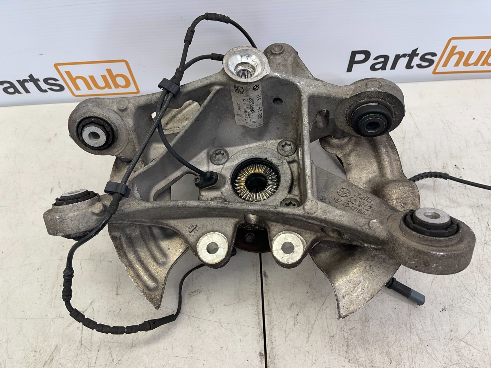 2014-2019 BMW I8 OEM REAR RIGHT SPINDLE KNUCKLE WHEEL BEARING HUB ASSEMBLY