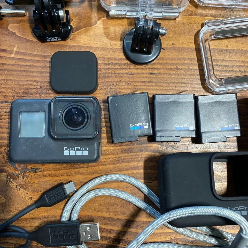 Cámara de Acción GoPro HERO7 con Accesorios y 3 Baterías Estado Probado Foto 3 de 4