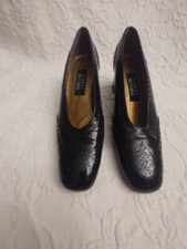 Beautiful Stuart Weitzman black patent leather pumps 7 1/2 AA