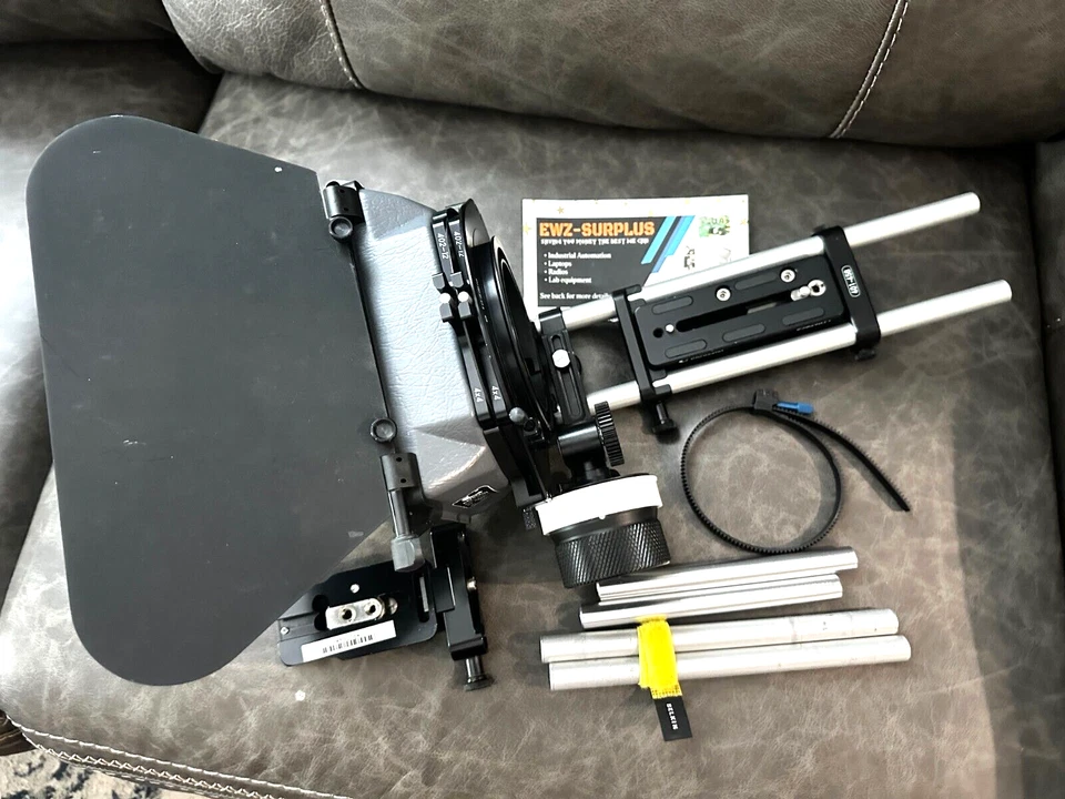 CHROSZIEL DV SOMBRILLA 4x4 CAJA MATE 440-03 BANDERA FRANCESA DV SOMBRILLA + PIEZAS EXTRA Foto 2 de 4