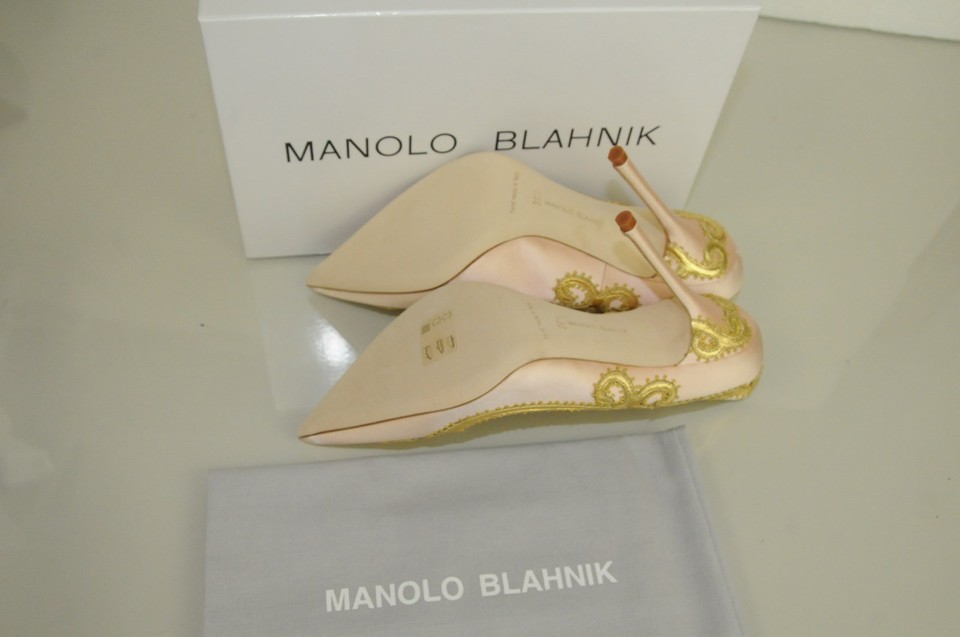 Escarpins Manolo Blahnik TRAPUESTO - Nude Rose Satin, Talon Haut, Taille 41.5, Neufs Sans Boîte (valeur $1165)