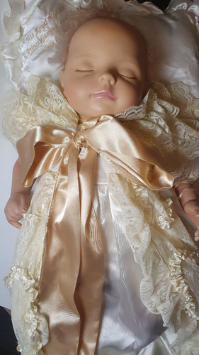 Porcelain Doll "Prince George of Cambridge" 20"(50cm) by The Ashton-Drake (589 ) - Picture 8 of 13