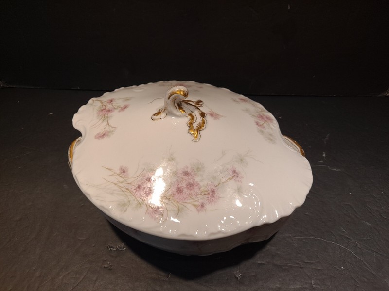 Haviland & Co. Limoges France Covered Vegetable Dish Schleiger 431A