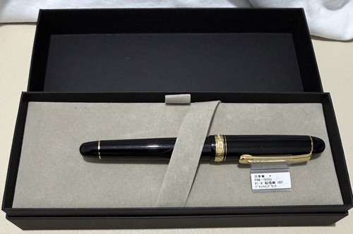 Platinum 3776 Century Fountain Pen Black Gold Trim 14K Gold Nib Boxed Japan