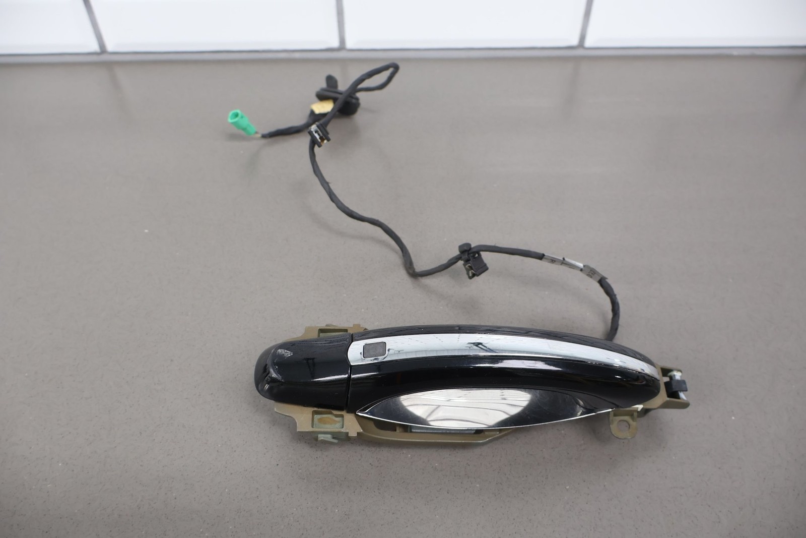 06-12 Bentley Flying Spur Rear Left LH Outer Door Handle (Beluga 14/ Chrome)