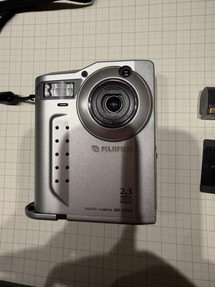Fujifilm MX-2700 2.3MP Compact Digital Camera Silver Tested, photo 2 of 5