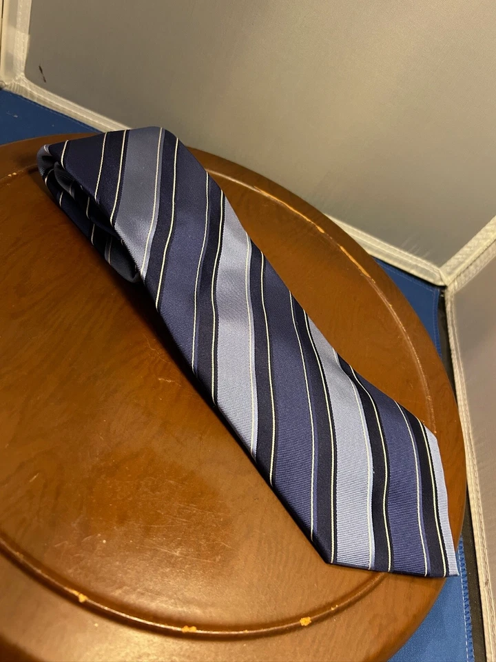 Corbata a rayas Tassa Ella azul para hombre 100 % hecha a mano de seda Foto 2 de 4