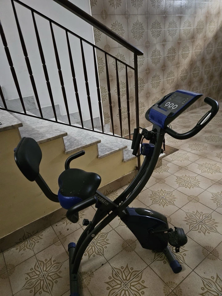 Cyclette Professionale con Schermo LCD - blu - Immagine 2 di 4