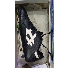 ASICS Sampdoria NC. football boots Moulded Studs Black  UK 8.5 And Football