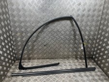 Mitsubishi L200 2.4L MK5 2015-2019 T&uuml;r Fenster Dichtung vorne Gummi links N/S Genuin
