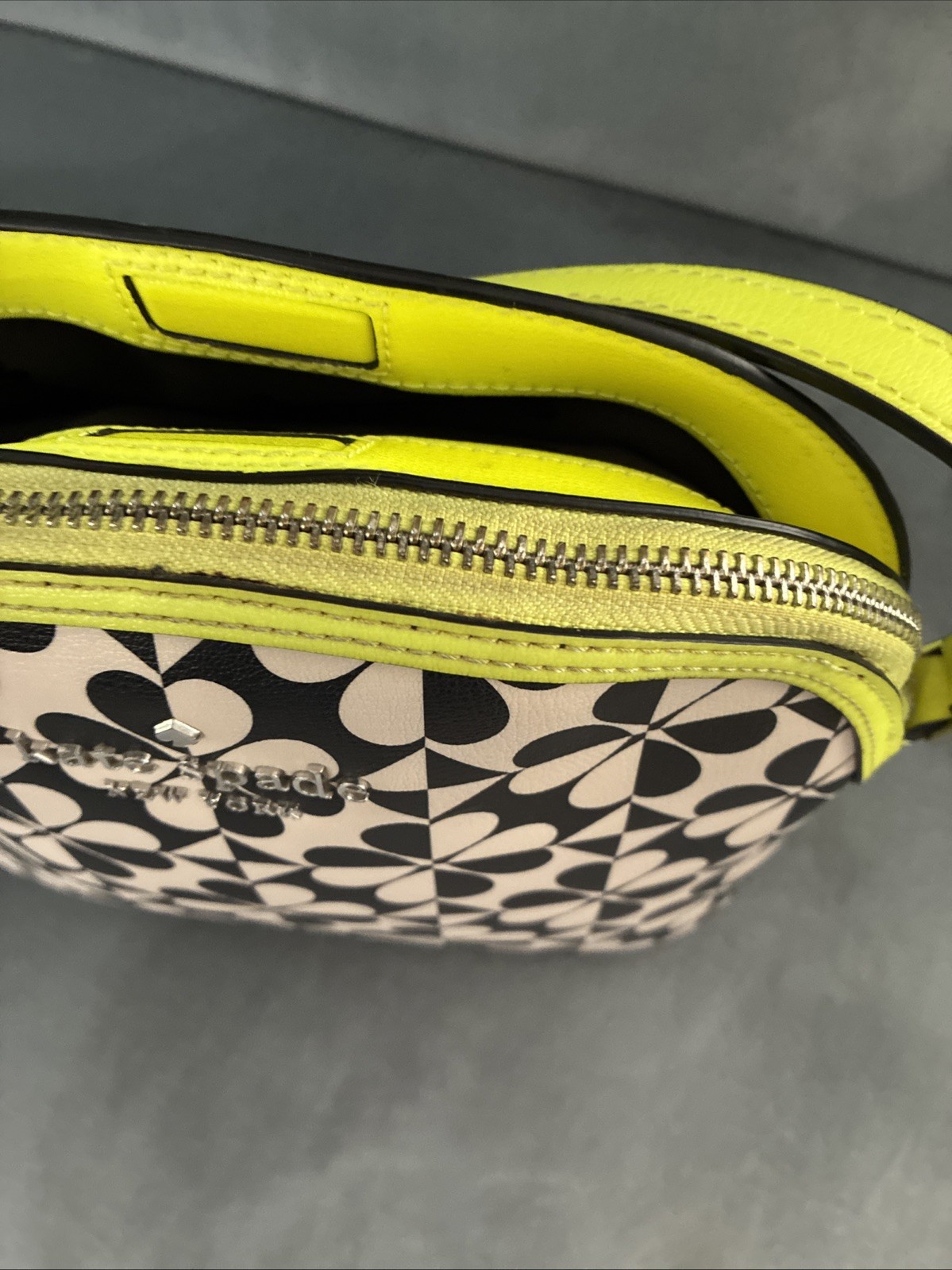 KATE SPADE HOLLIE GEO CLOVER DOME CROSSBODY  HANDBAG YELLOW BLACK WHITE thumbnail 8