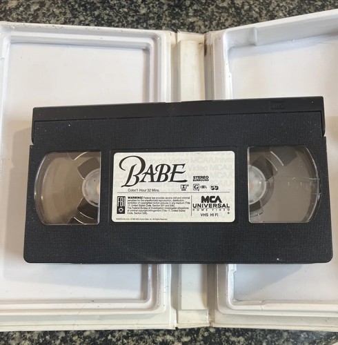 Babe 1995 VHS Clamshell Case Award Winning Movie - Picture 8 of 9