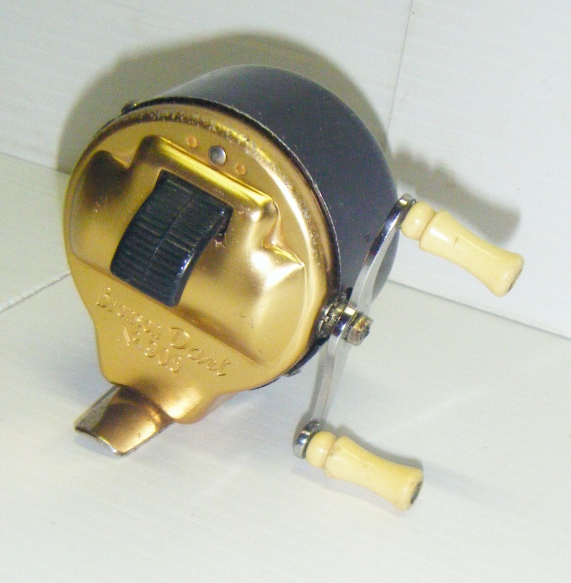 Vintage Bronson Dart Casting Fishing Reel No. 905 | eBay Vintage Bronson Dart Casting Fishing Reel No. 905 | eBay
