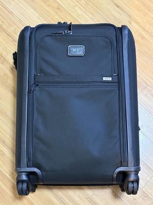 TUMI Alpha 3 International Dual Access 22'' Expandable Spinner Carry-On (Black)