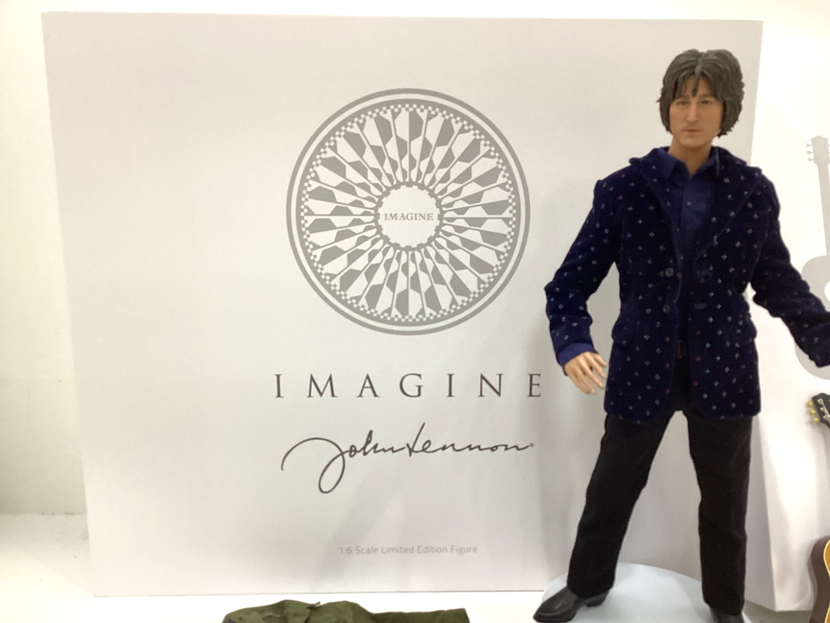 MOLECULE8 JOHN LENNON 1:6 IMAGINE FIGURE W/ GUITAR BEATLES