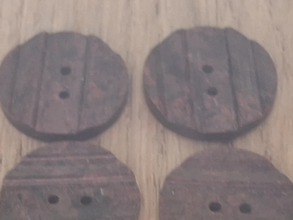 Vintage Art Deco Ridged Set of Burgundy Red Bakelite 4 hole Buttons 16mm B90 - Image 2 of 4