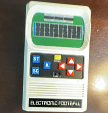 Mattel Electronic Football Handheld Electronic Game w/ Sound 2006 MPN 09612AX