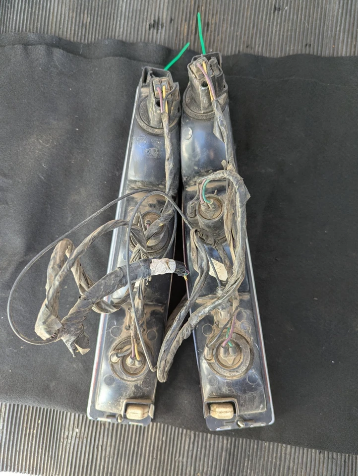 Luz trasera original OEM 94-99 Cadillac DeVille hecha en EE. UU. envío solo $10 Foto 4 de 4