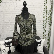 Vintage Y2K grunge camo print sheer quarter sleeve top with pocket detail size S