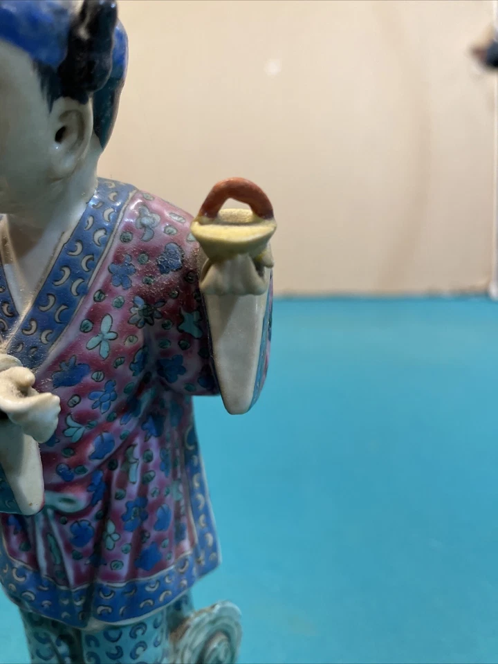 Antigua estatuilla china pintada a mano de porcelana rosa familiar marcada China Foto 2 de 4