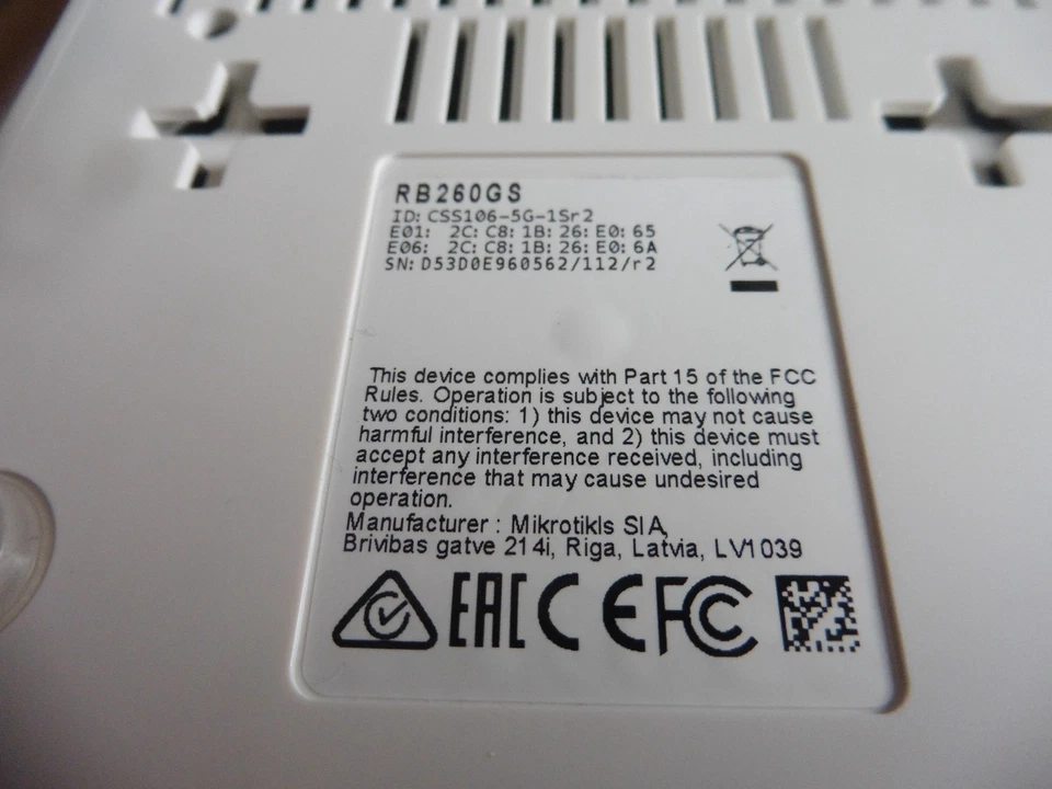 MikroTik Routerboard RB260GS - Bild 2 von 3