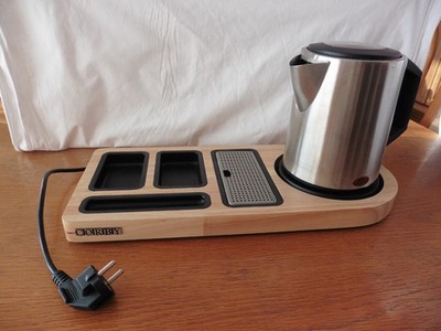 Hotel, Corby Buckingham Standart, helles Massivholz, Welcome Tray, mit 1 L Wasse