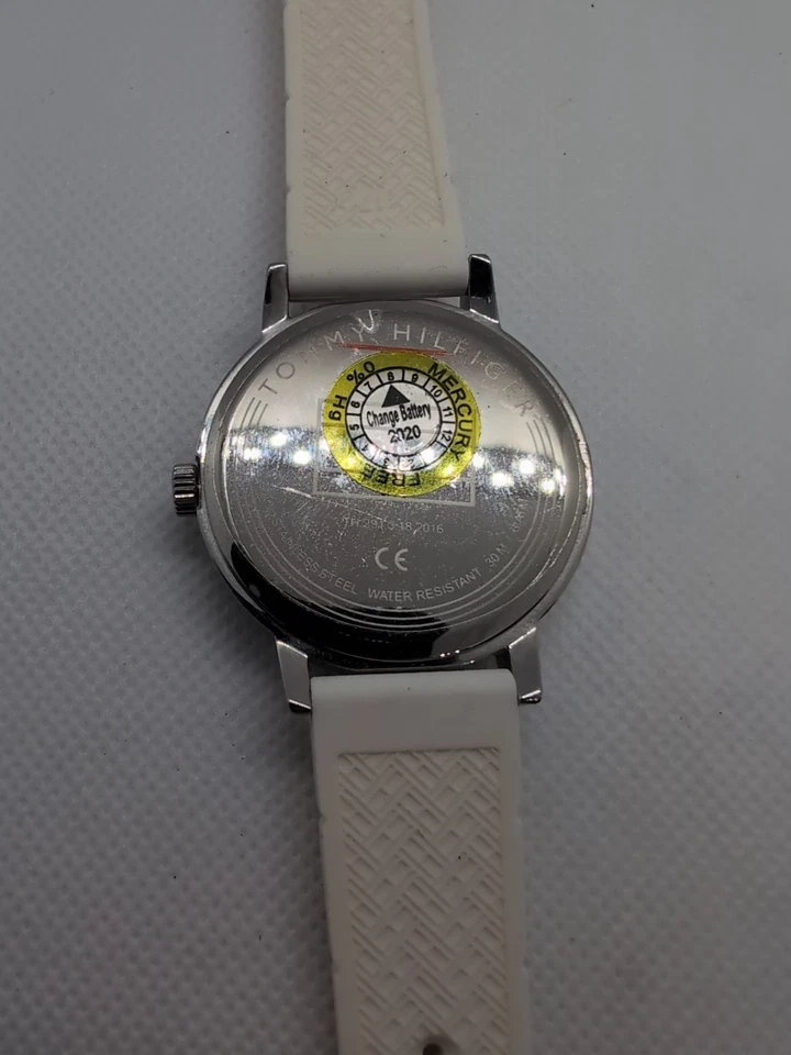 Tommy Hilfiger Mujer Correa Silicona Blanca Esfera Blanca 38mm Reloj Batería Nueva!  Foto 4 de 4