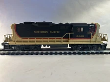 LIONEL 6-8668 Northern Pacific GP-9 Diesel Loco Non-Powered - O Gauge - 1976
