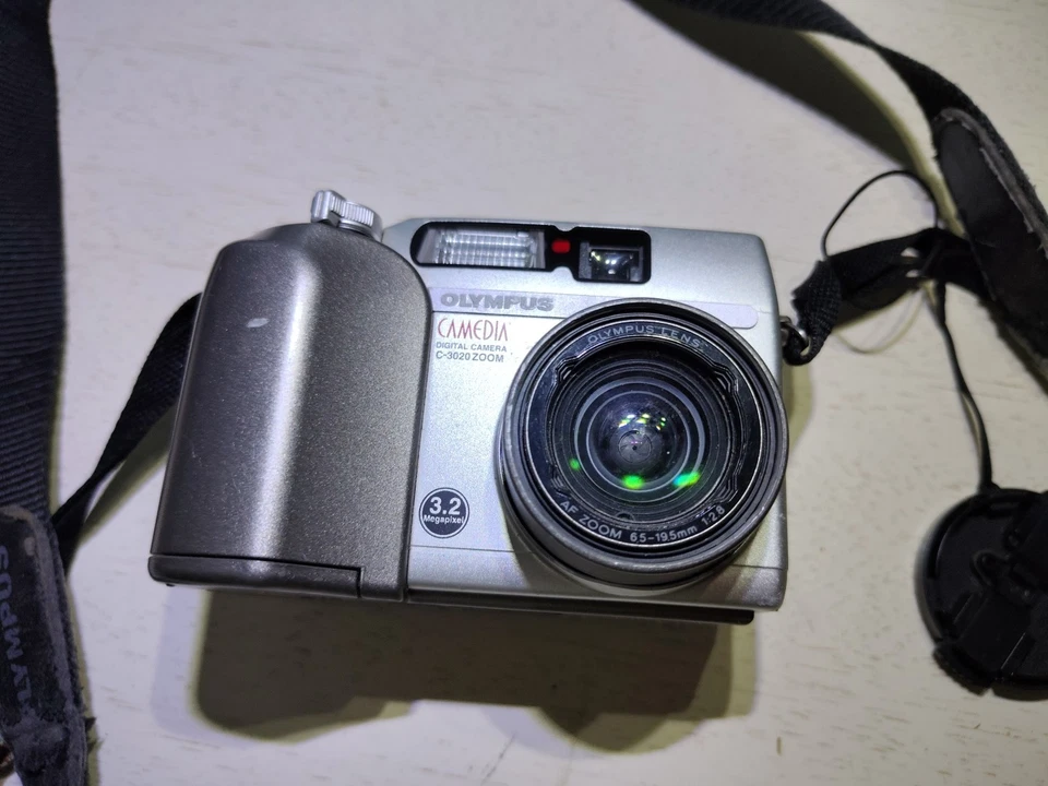 Olympus Camedia C-3020 Zoom Digital Camera & 128MB Card - Tested Works! - Image 2 of 4