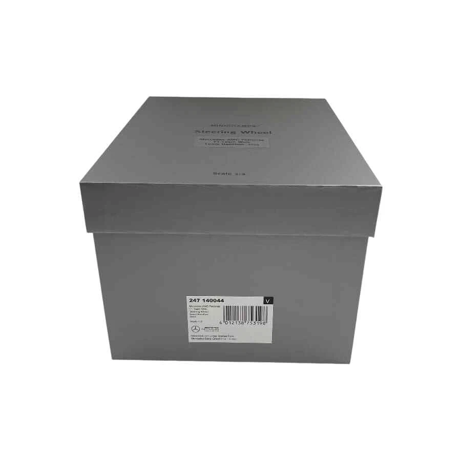 Volante Minichamps 1/2 Mercedes AMG Petronas F1 Team W05 L. Hamilton 2014 - Immagine 3 di 3