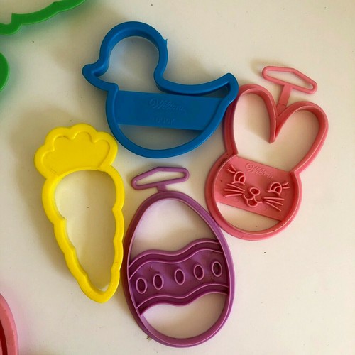 Vintage Wilton & Other Easter Cookie Cutters Plastic .Lot of 14 - Picture 2 of 4