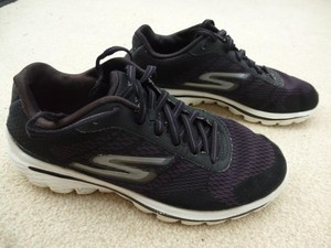 black skechers size 3