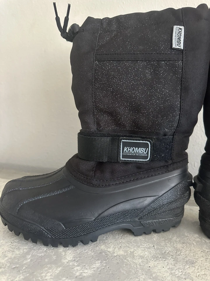 Botas de neve/inverno KHOMBU preto juvenil tamanho 4 impermeável desenho corda top/alça - Imagem 2 de 4