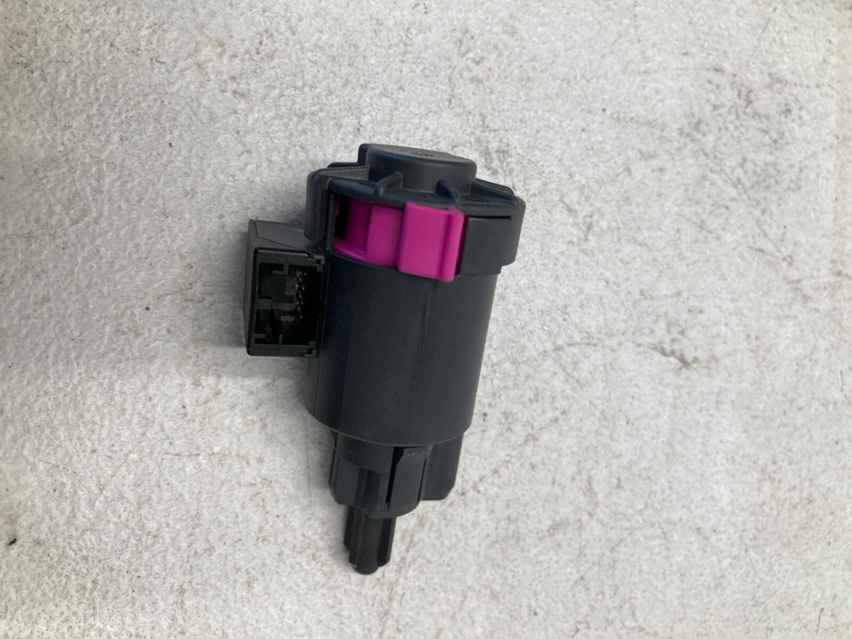 08-18 Interruptor de luz de freno Sensor OEM 4F0945459B Foto 4 de 4